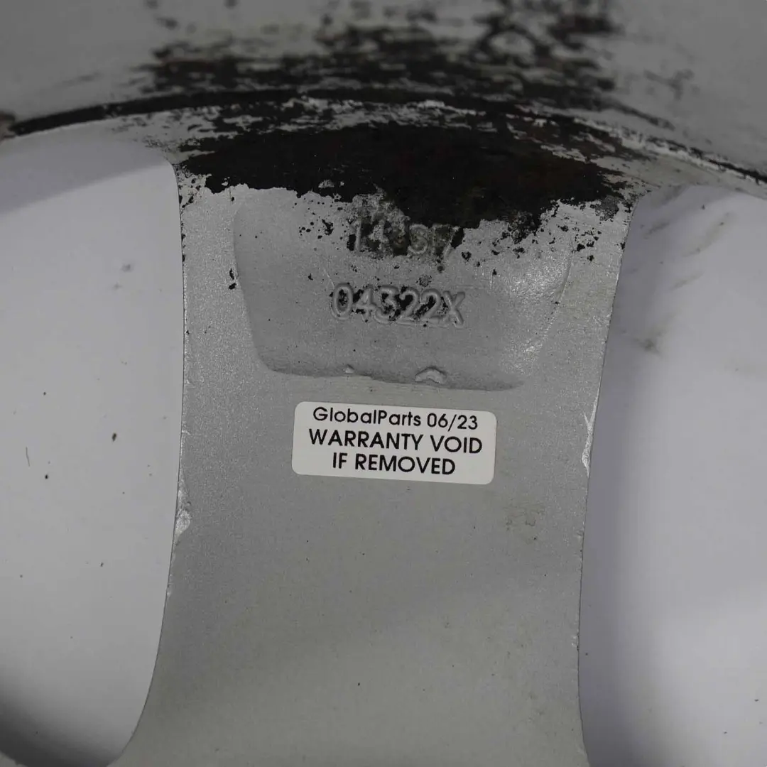 Silber Alufelge Alu Felge 16" 6J ET:27 für Peugeot 207 mit Teilenummer 04322X Peugeot 207 Silber Alufelge Alu Felge 16" 6J ET:27 - SKU 04322X-2 - Teilenummer 04322X