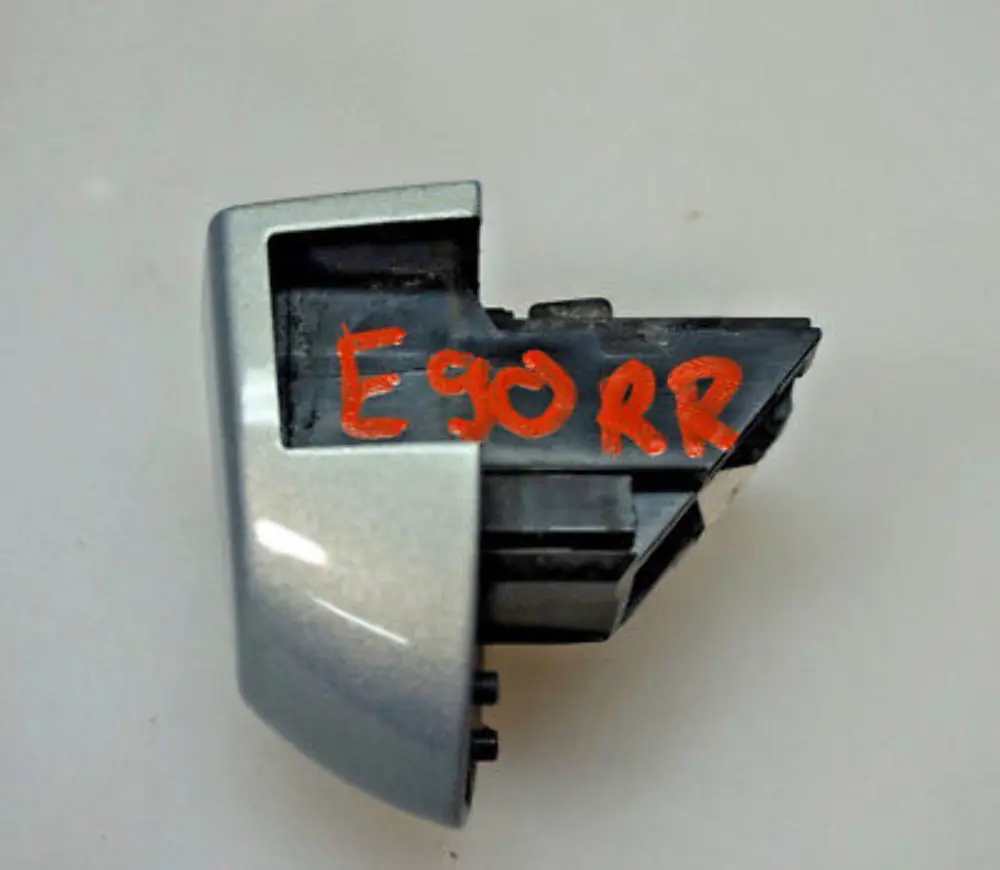 BMW 3 Series E90 E91 E92 E93 Uchwyt Prawy Drzwi Tył - SKU 0445182-AM1 - Numer Części 51210445182