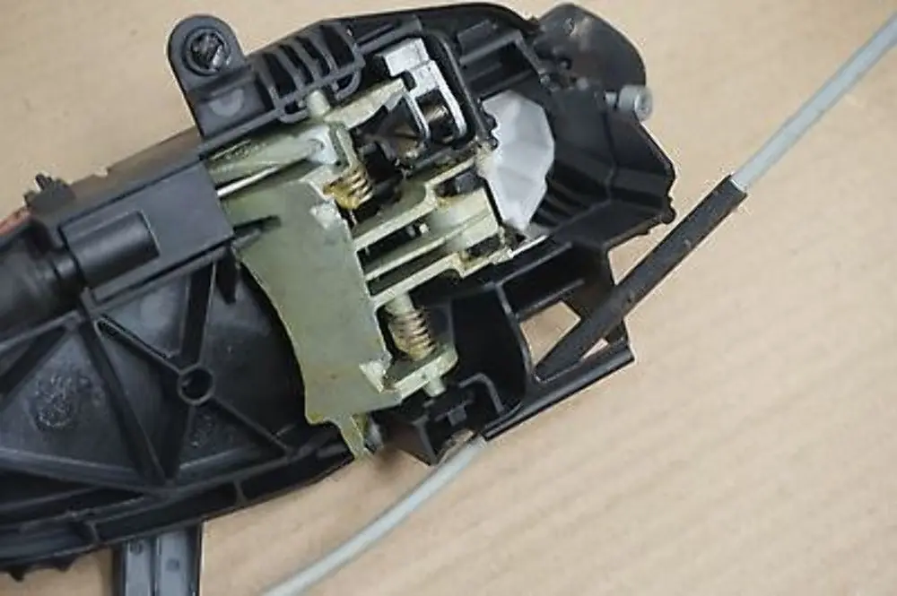 Complete front left grab handle N/S Monacoblau Blue to BMW 3 Series E90 E91 LCI with Part number 445183 BMW 3 Series E90 E91 LCI Complete front left grab handle N/S Monacoblau Blue - SKU 0445183-MB1 - Part number 445183