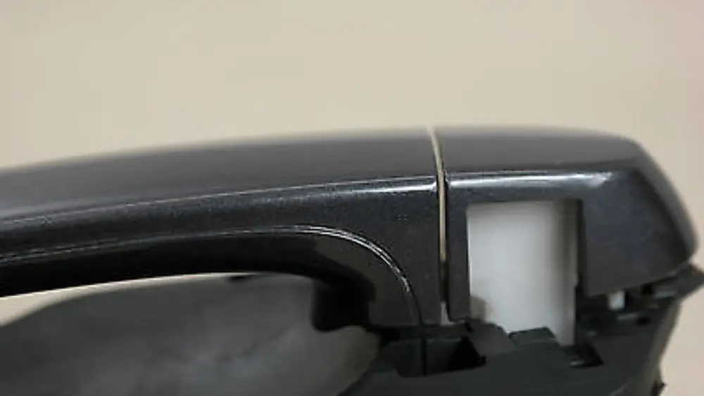 Complete front left grab handle N/S Sparkling Graphite to BMW 3 Series E90 E91 LCI with Part number 51217059971 51210445185 BMW 3 Series E90 E91 LCI Complete front left grab handle N/S Sparkling Graphite - SKU 445185 - Part number 51217059971 51210445185