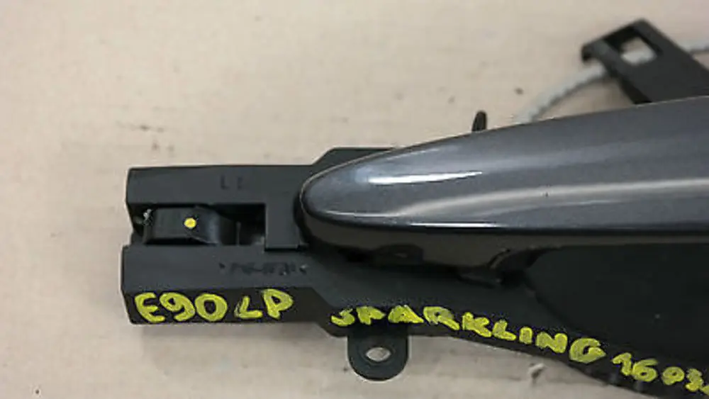 Complete front left grab handle N/S Sparkling Graphite to BMW 3 Series E90 E91 LCI with Part number 51217059971 51210445185 BMW 3 Series E90 E91 LCI Complete front left grab handle N/S Sparkling Graphite - SKU 445185 - Part number 51217059971 51210445185