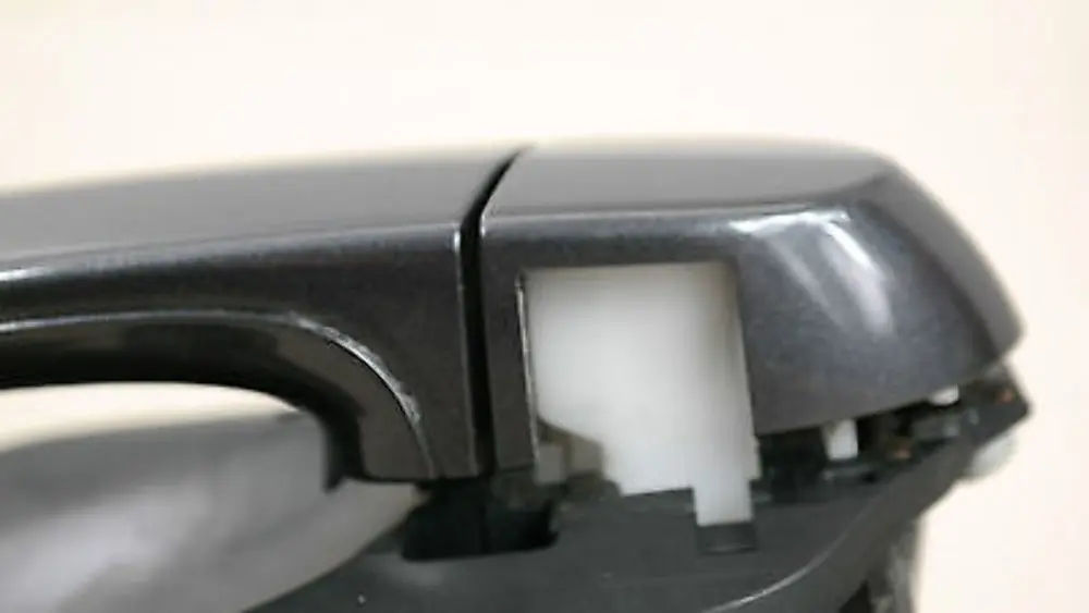 Complete front left grab handle N/S Sparkling Graphite to BMW 3 Series E90 E91 LCI with Part number 51217059971 51210445185 BMW 3 Series E90 E91 LCI Complete front left grab handle N/S Sparkling Graphite - SKU 445185 - Part number 51217059971 51210445185