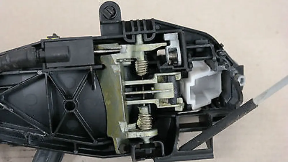 Complete front left grab handle N/S Sparkling Graphite to BMW 3 Series E90 E91 LCI with Part number 51217059971 51210445185 BMW 3 Series E90 E91 LCI Complete front left grab handle N/S Sparkling Graphite - SKU 445185 - Part number 51217059971 51210445185