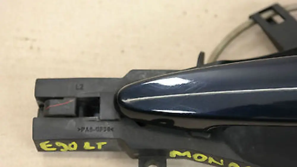 Complete rear left grab handle N/S Monacoblau Blue to BMW 3 Series E90 E91 LCI with Part number 51227060299 51210445185 BMW 3 Series E90 E91 LCI Complete rear left grab handle N/S Monacoblau Blue - SKU 0445185-MB - Part number 51227060299 51210445185