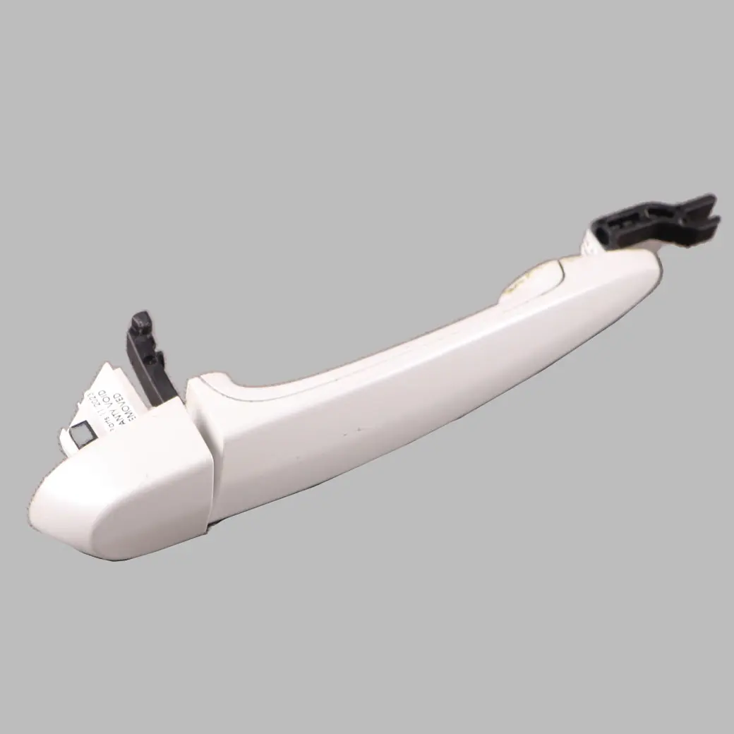 Maniglia BMW E90 F20 F30 anteriore sinistra Bianco minerale metallizzato - A96 per con numero di parte 0445185 Maniglia BMW E90 F20 F30 anteriore sinistra Bianco minerale metallizzato - A96 - SKU 0445185-MW - Numero di parte 0445185