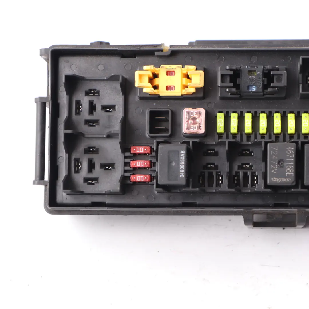 Fuse Box Relay Control Unit to Jeep Grand Cherokee WK Commander XK with Part number 04692114AC Jeep Grand Cherokee WK Commander XK Fuse Box Relay Control Unit - SKU 04692114AC - Part number 04692114AC