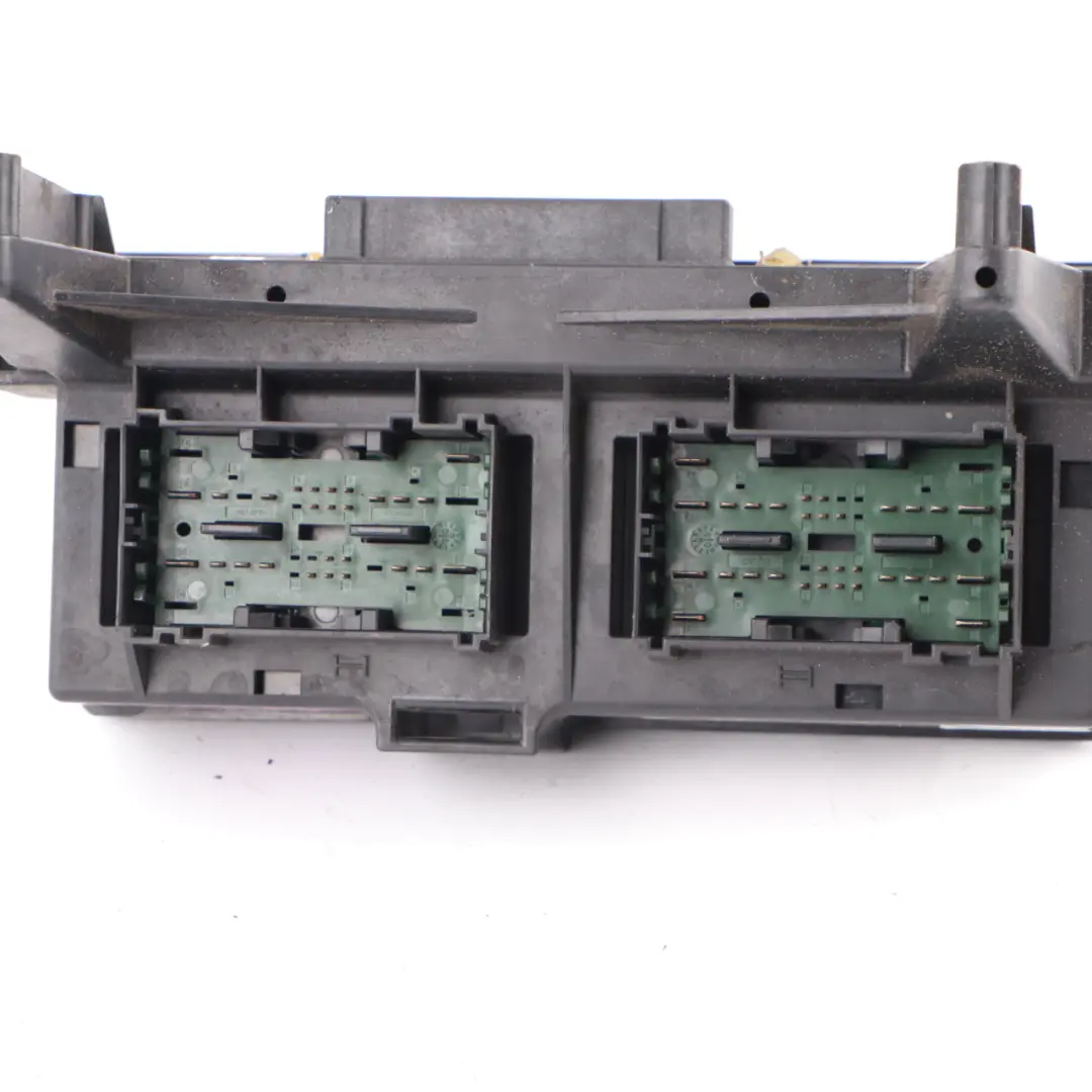 Fuse Box Relay Control Unit to Jeep Grand Cherokee WK Commander XK with Part number 04692114AC Jeep Grand Cherokee WK Commander XK Fuse Box Relay Control Unit - SKU 04692114AC - Part number 04692114AC