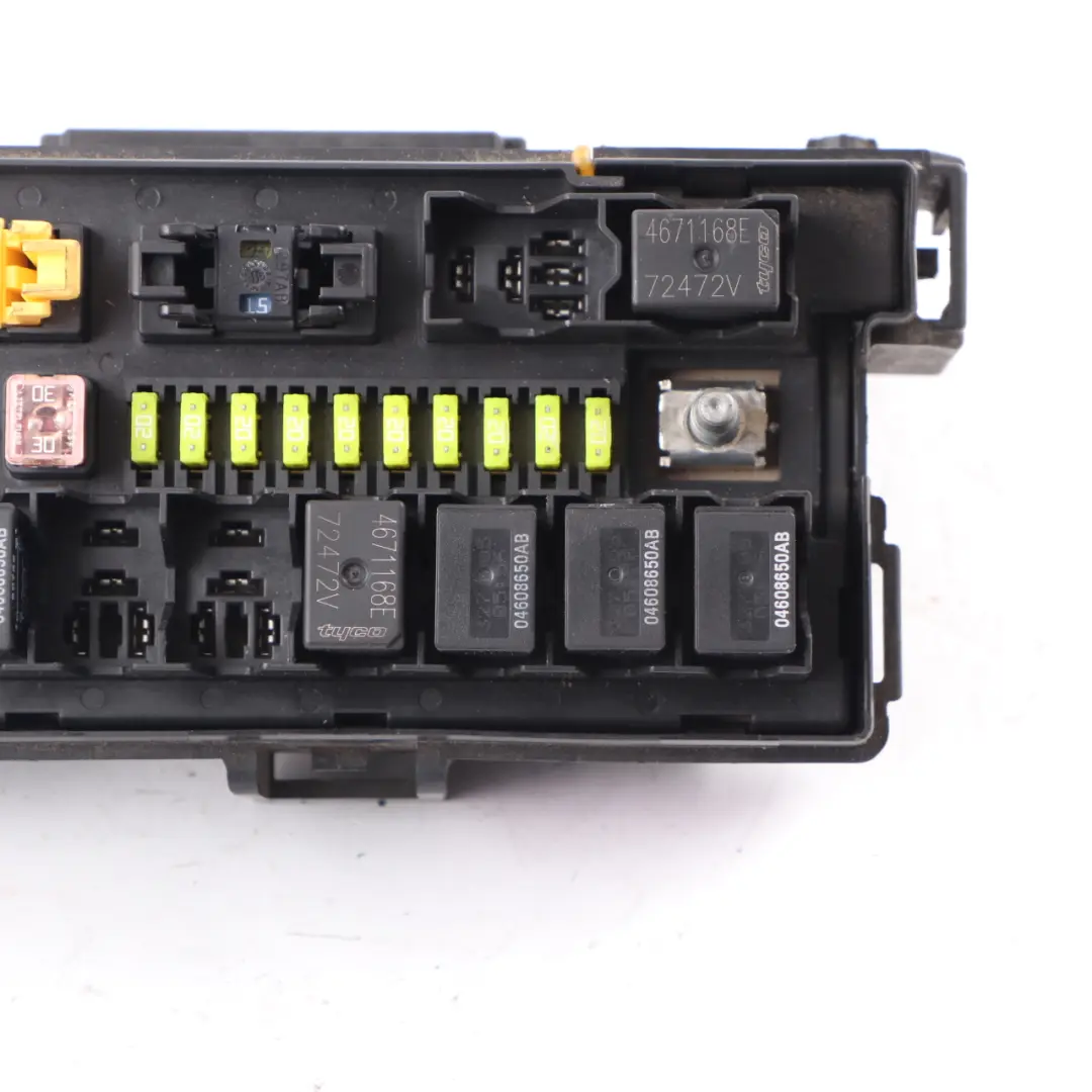 Fuse Box Relay Control Unit to Jeep Grand Cherokee WK Commander XK with Part number 04692114AC Jeep Grand Cherokee WK Commander XK Fuse Box Relay Control Unit - SKU 04692114AC - Part number 04692114AC