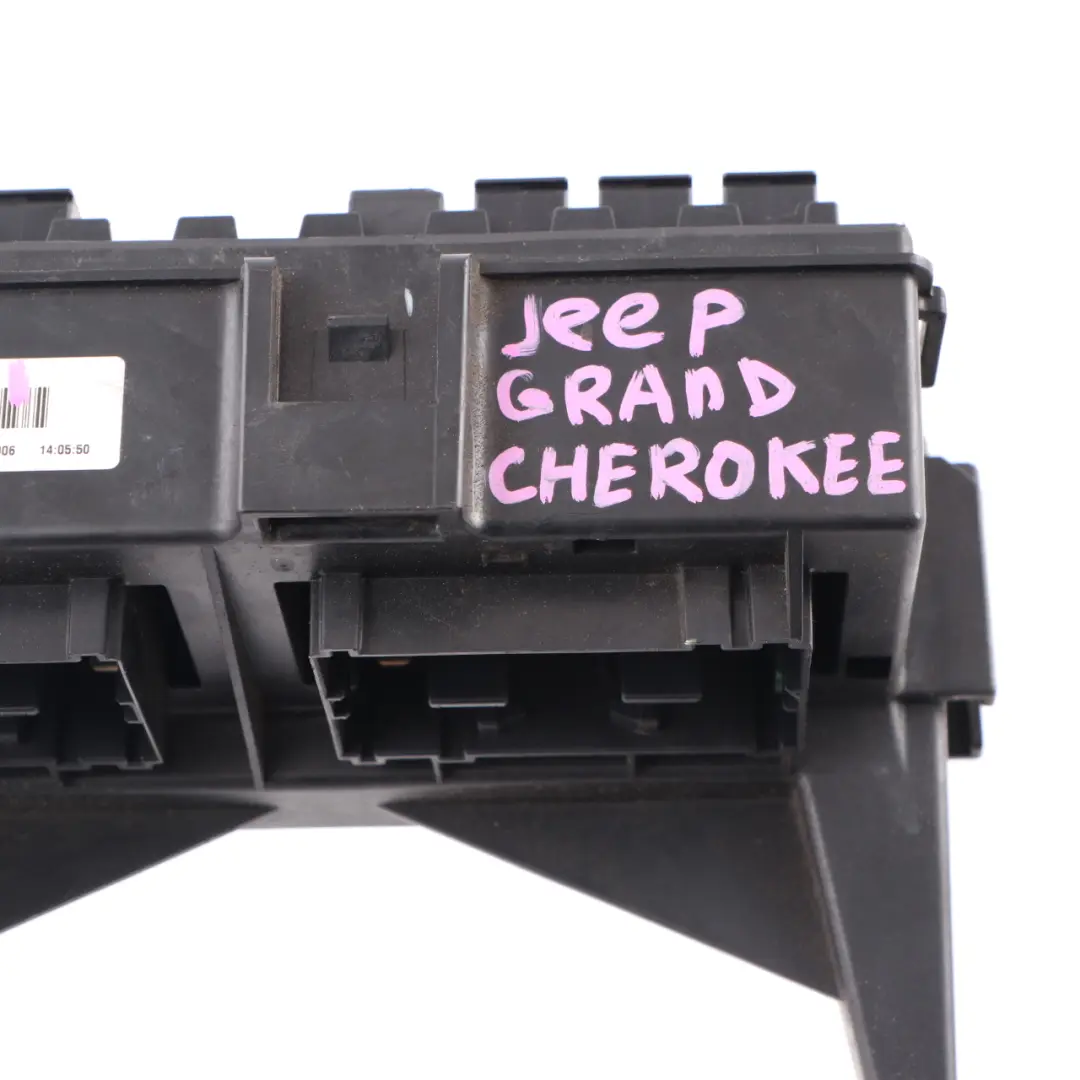 Fuse Box Relay Control Unit to Jeep Grand Cherokee WK Commander XK with Part number 04692114AC Jeep Grand Cherokee WK Commander XK Fuse Box Relay Control Unit - SKU 04692114AC - Part number 04692114AC