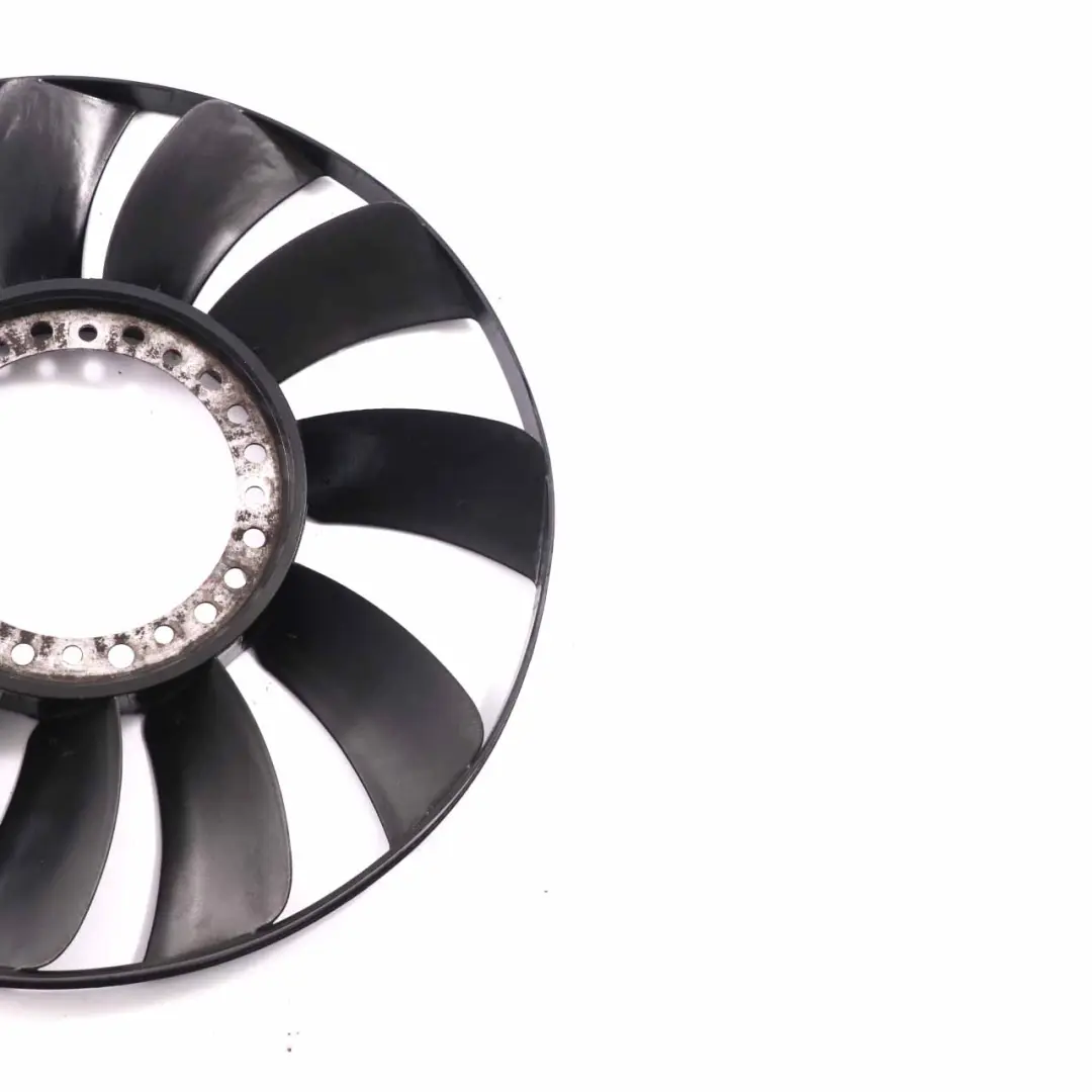 Ventilador del radiador Aspa de refrigeración para Volkswagen VW Passat B6 con número de pieza 058121301B Volkswagen VW Passat B6 Ventilador del radiador Aspa de refrigeración - SKU 058121301B - Número de pieza 058121301B