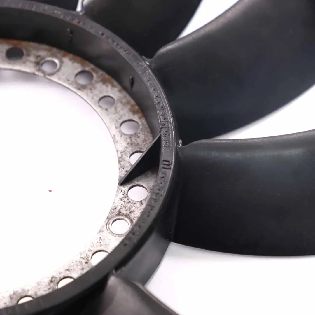 Ventilador del radiador Aspa de refrigeración para Volkswagen VW Passat B6 con número de pieza 058121301B Volkswagen VW Passat B6 Ventilador del radiador Aspa de refrigeración - SKU 058121301B - Número de pieza 058121301B