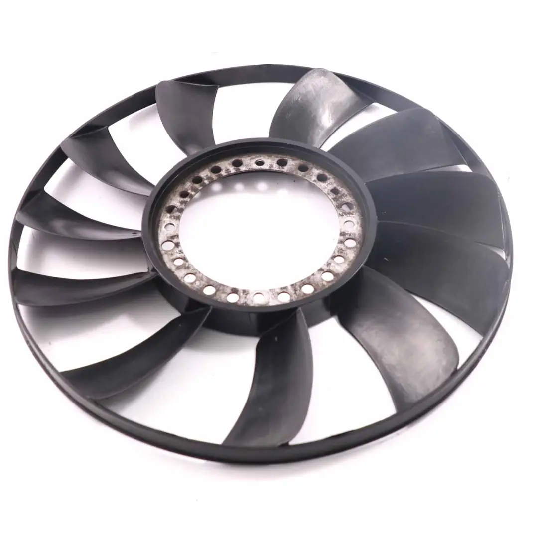 Radiatore Ventola Lama Raffreddamento per Volkswagen VW Passat B6 con numero di parte 058121301B Volkswagen VW Passat B6 Radiatore Ventola Lama Raffreddamento - SKU 058121301B - Numero di parte 058121301B