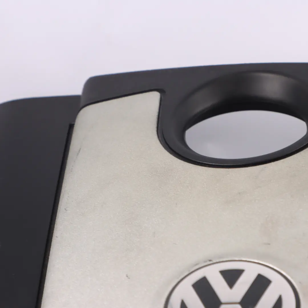 Volkswagen Touareg 7L Capot moteur Capot supérieur Garniture - SKU 070103926A - Numéro de pièce 070103926A