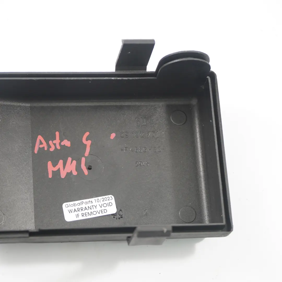 Scatola dei fusibili Rivestimento pannello di rivestimento per Opel Astra G con numero di parte 09132701 Opel Astra G Scatola dei fusibili Rivestimento pannello di rivestimento - SKU 09132701 - Numero di parte 09132701