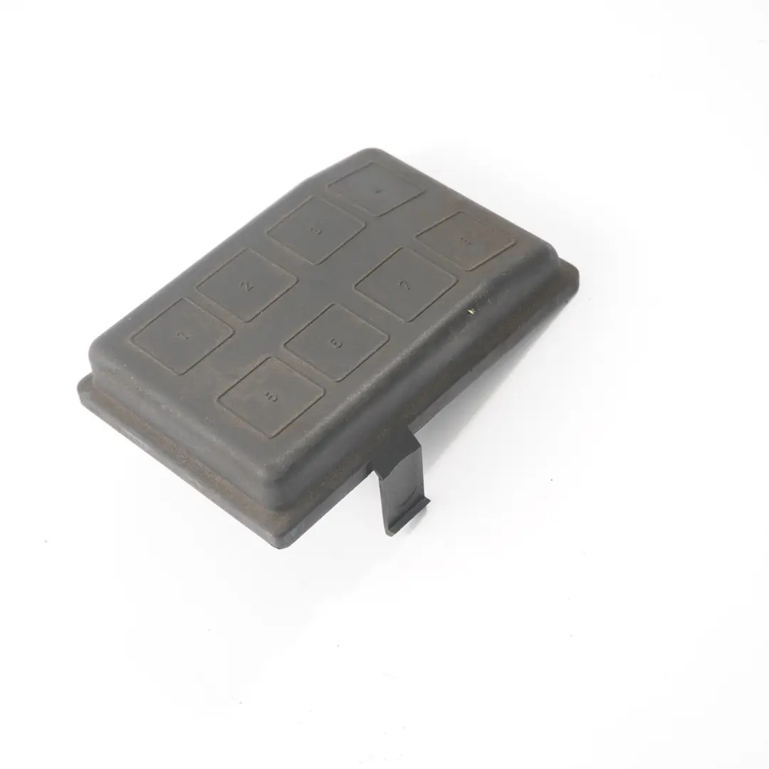 Scatola dei fusibili Rivestimento pannello di rivestimento per Opel Astra G con numero di parte 09132701 Opel Astra G Scatola dei fusibili Rivestimento pannello di rivestimento - SKU 09132701 - Numero di parte 09132701