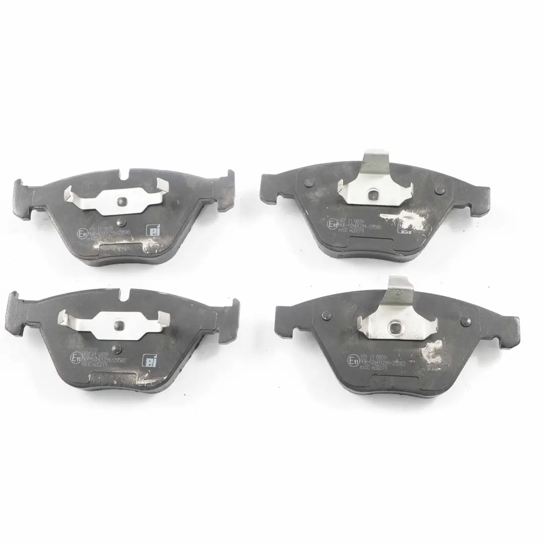 Eicher Rueda Delantera Izquierda Derecha Pastillas Set para BMW E60 E63 con número de pieza 101110839 BMW E60 E63 Eicher Rueda Delantera Izquierda Derecha Pastillas Set - SKU 101110839 - Número de pieza 101110839