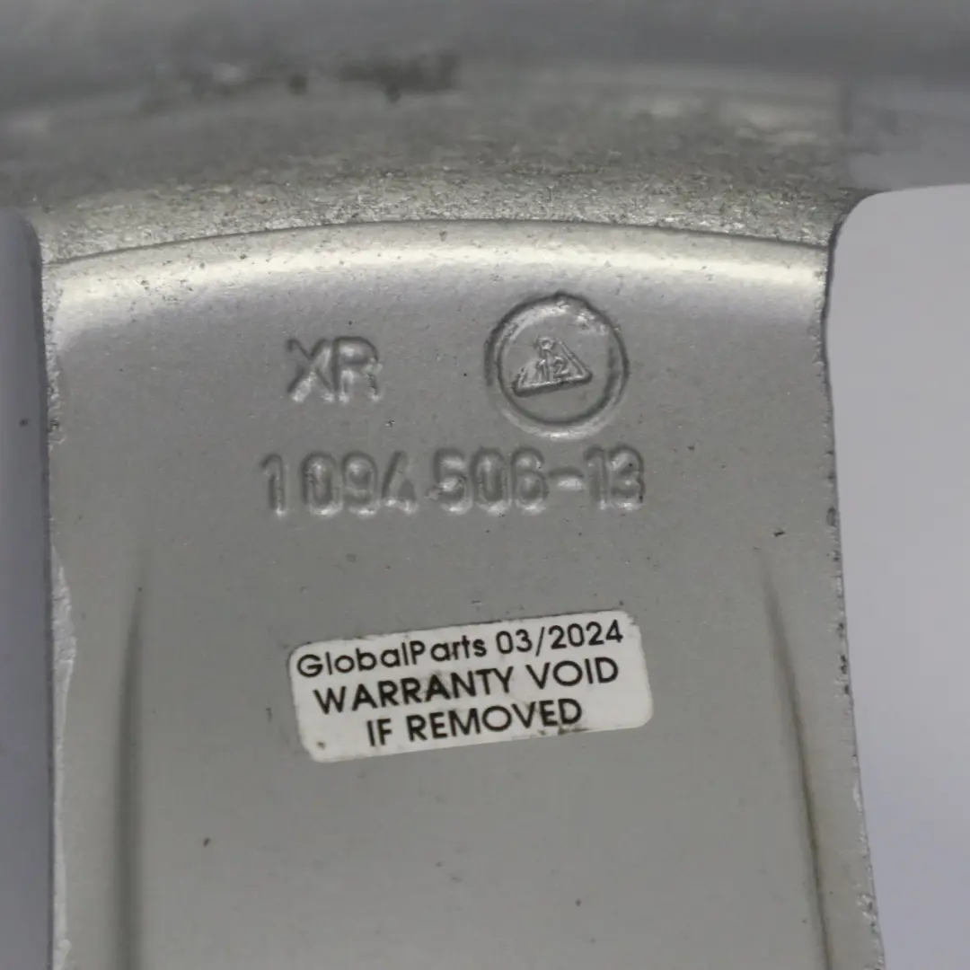 Cerchio in lega argento 17" Stella Raggi 44 ET:47 8J per BMW E36 E46 con numero di parte 1094506 BMW E36 E46 Cerchio in lega argento 17" Stella Raggi 44 ET:47 8J - SKU 1094506-2 - Numero di parte 1094506