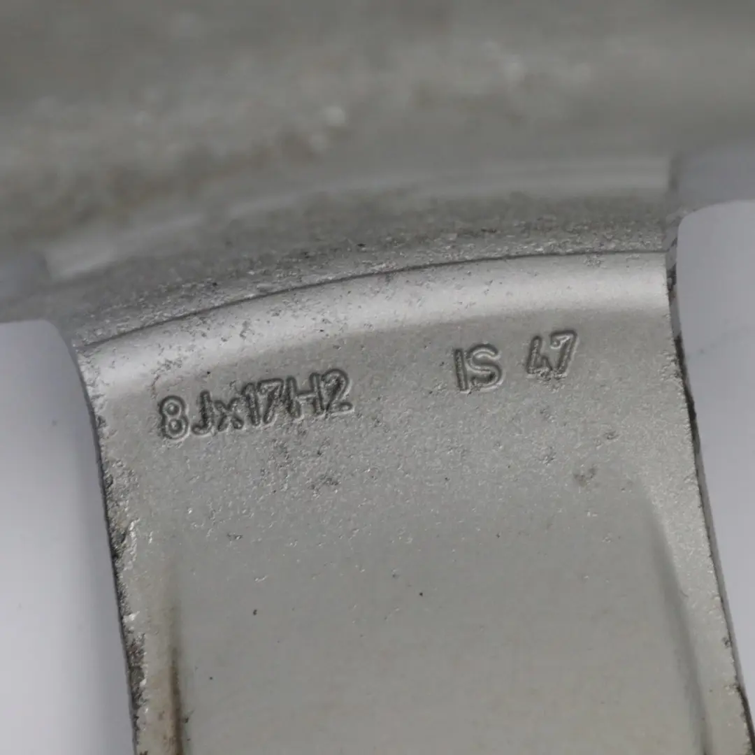 Silberne Leichtmetallfelge 17" Sternspeichen 44 ET:47 8J für BMW E36 E46 mit Teilenummer 1094506 BMW E36 E46 Silberne Leichtmetallfelge 17" Sternspeichen 44 ET:47 8J - SKU 1094506-3 - Teilenummer 1094506