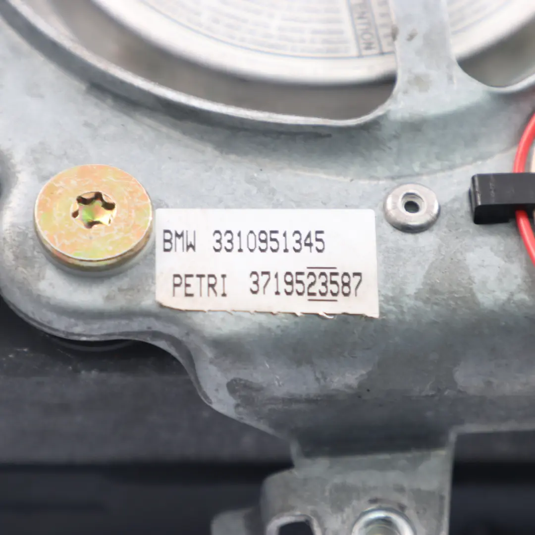 Volant Airbag côté conducteur Module Air Bag Noir 1095134 pour BMW E39 à propos du numéro de pièce 1095133 BMW E39 Volant Airbag côté conducteur Module Air Bag Noir 1095134 - SKU 1095133 - Numéro de pièce 1095133