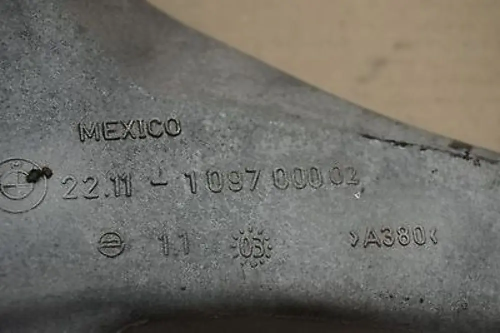 M54 Supporto Motore Staffa Destra 2211 per BMW X5 E53 3.0i con numero di parte 1097000 BMW X5 E53 3.0i M54 Supporto Motore Staffa Destra 2211 - SKU 1097000 - Numero di parte 1097000
