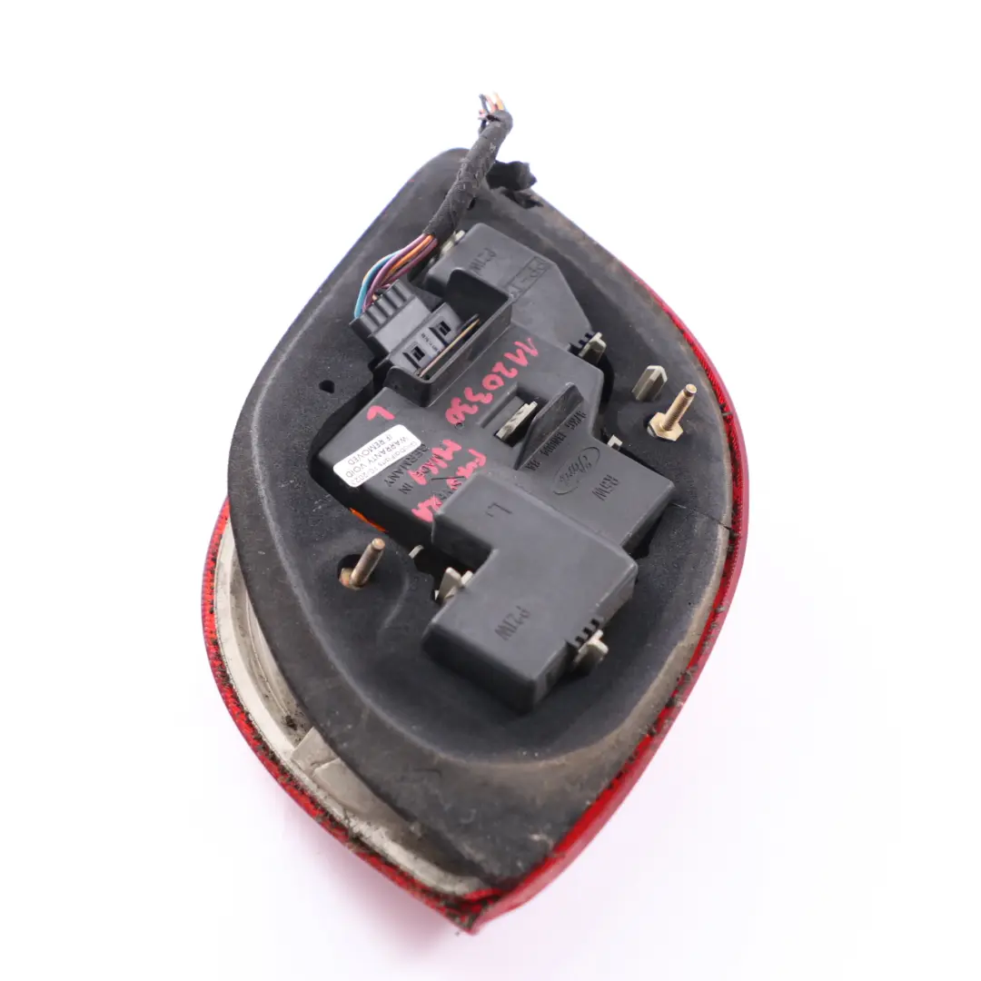 MK1 Lampada posteriore sinistra Fanale posteriore laterale 97KG13N004BA per Ford Ka con numero di parte 1120330 Ford Ka MK1 Lampada posteriore sinistra Fanale posteriore laterale 97KG13N004BA - SKU 1120330 - Numero di parte 1120330