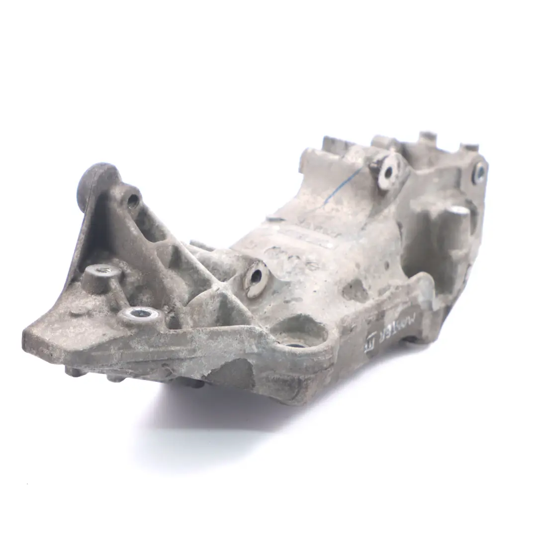 Uchwyt Wspornika Łapa Alternatora do Renault Master III DCI o numerze 117103585R Renault Master III DCI Uchwyt Wspornika Łapa Alternatora - SKU 117103585R - Numer Części 117103585R