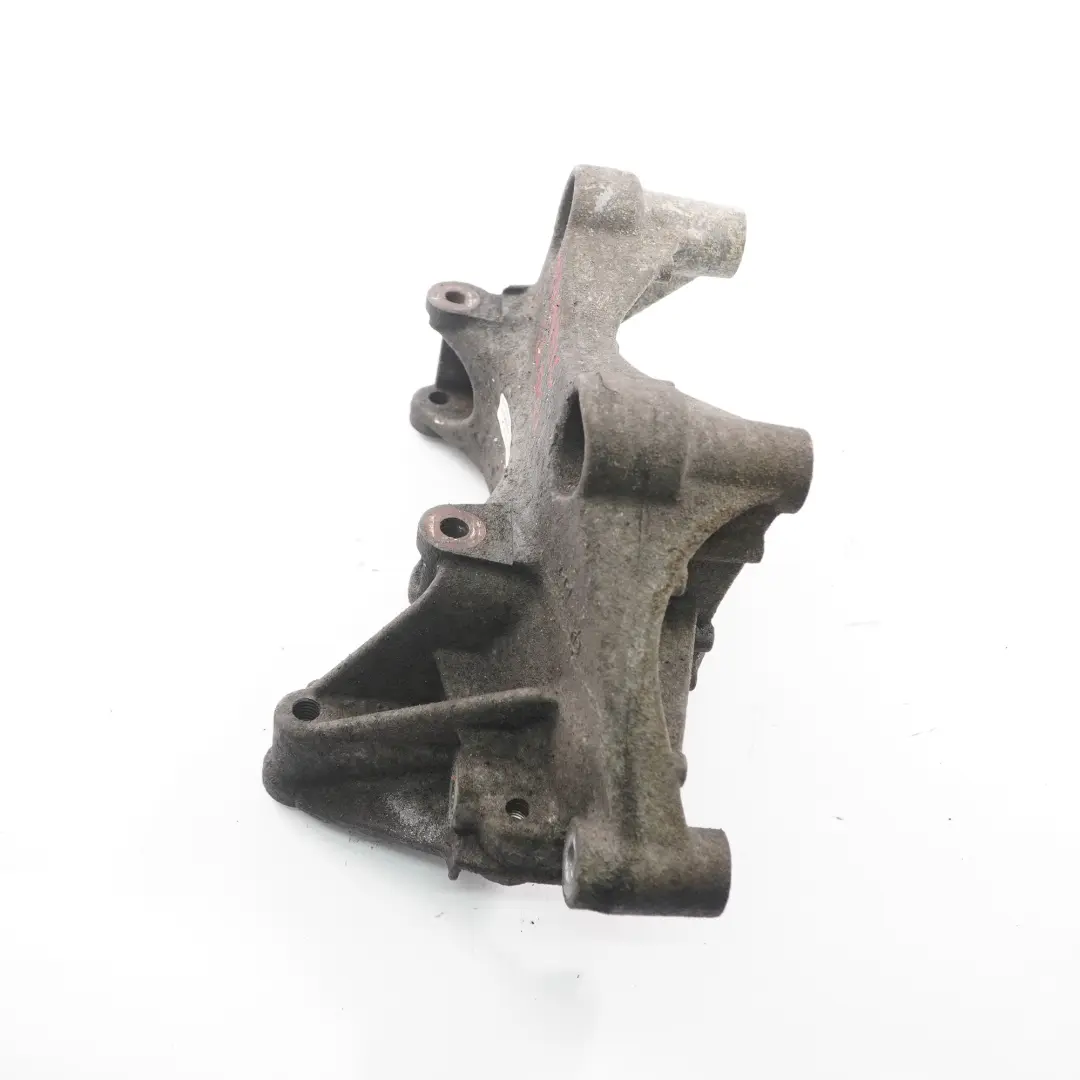 Supporto staffa alternatore per Renault Trafic 3 Opel Vivaro B 1.6 DCI con numero di parte 117105124R Renault Trafic 3 Opel Vivaro B 1.6 DCI Supporto staffa alternatore - SKU 117105124R - Numero di parte 117105124R