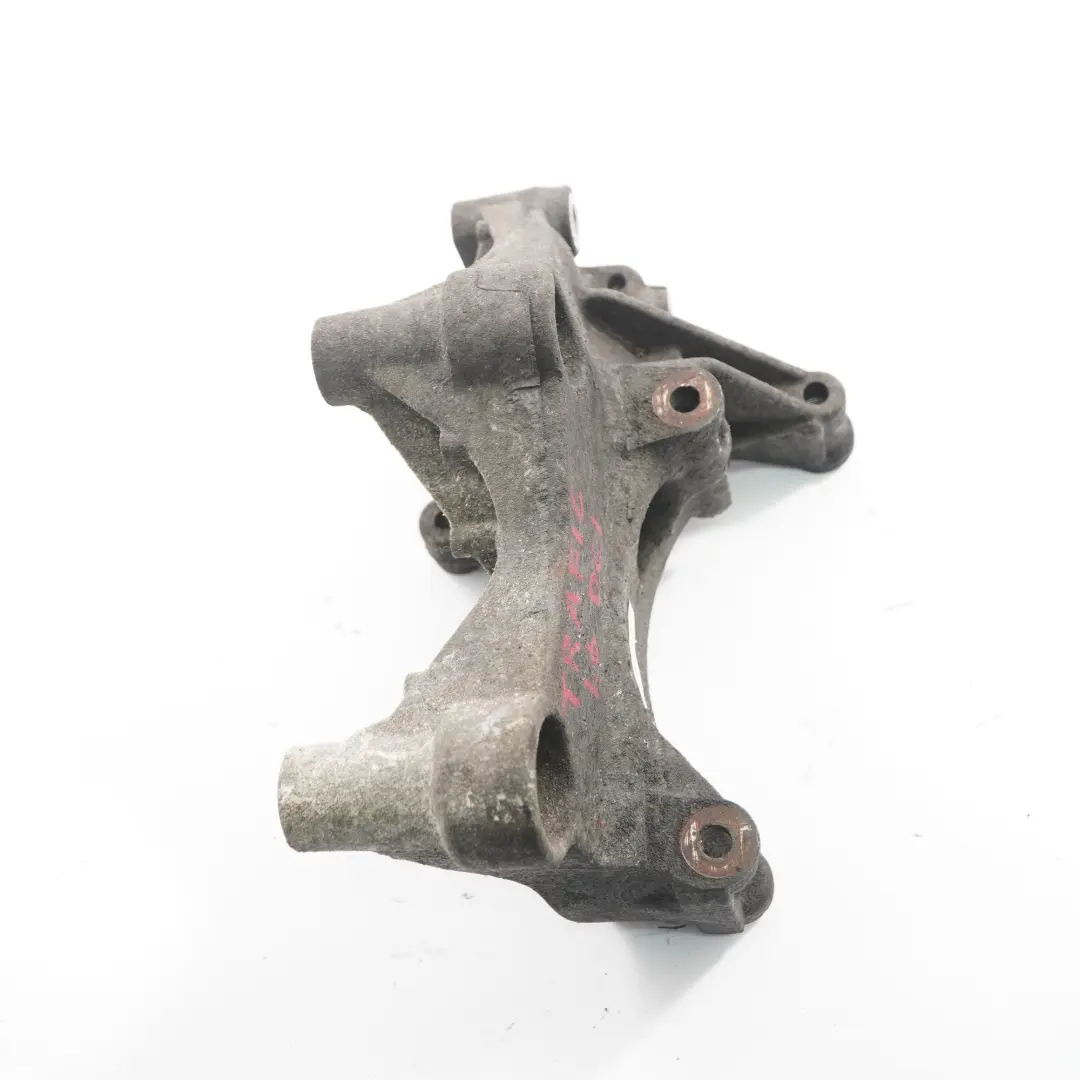 Łapa Alternatora do Renault Trafic 3 Vivaro B 1.6 DCI o numerze 117105124R Renault Trafic 3 Vivaro B 1.6 DCI Łapa Alternatora - SKU 117105124R - Numer Części 117105124R