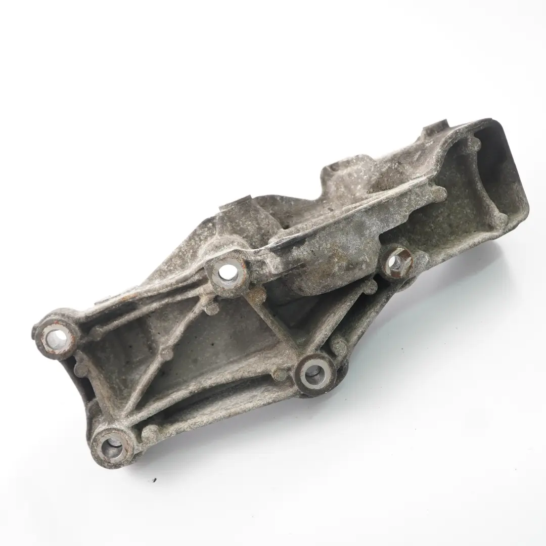 Traifc Opel Vivaro Wspornik Łapa Mocowanie Alternatora do Renault o numerze 117109477R Renault Traifc Opel Vivaro Wspornik Łapa Mocowanie Alternatora - SKU 117109477R - Numer Części 117109477R