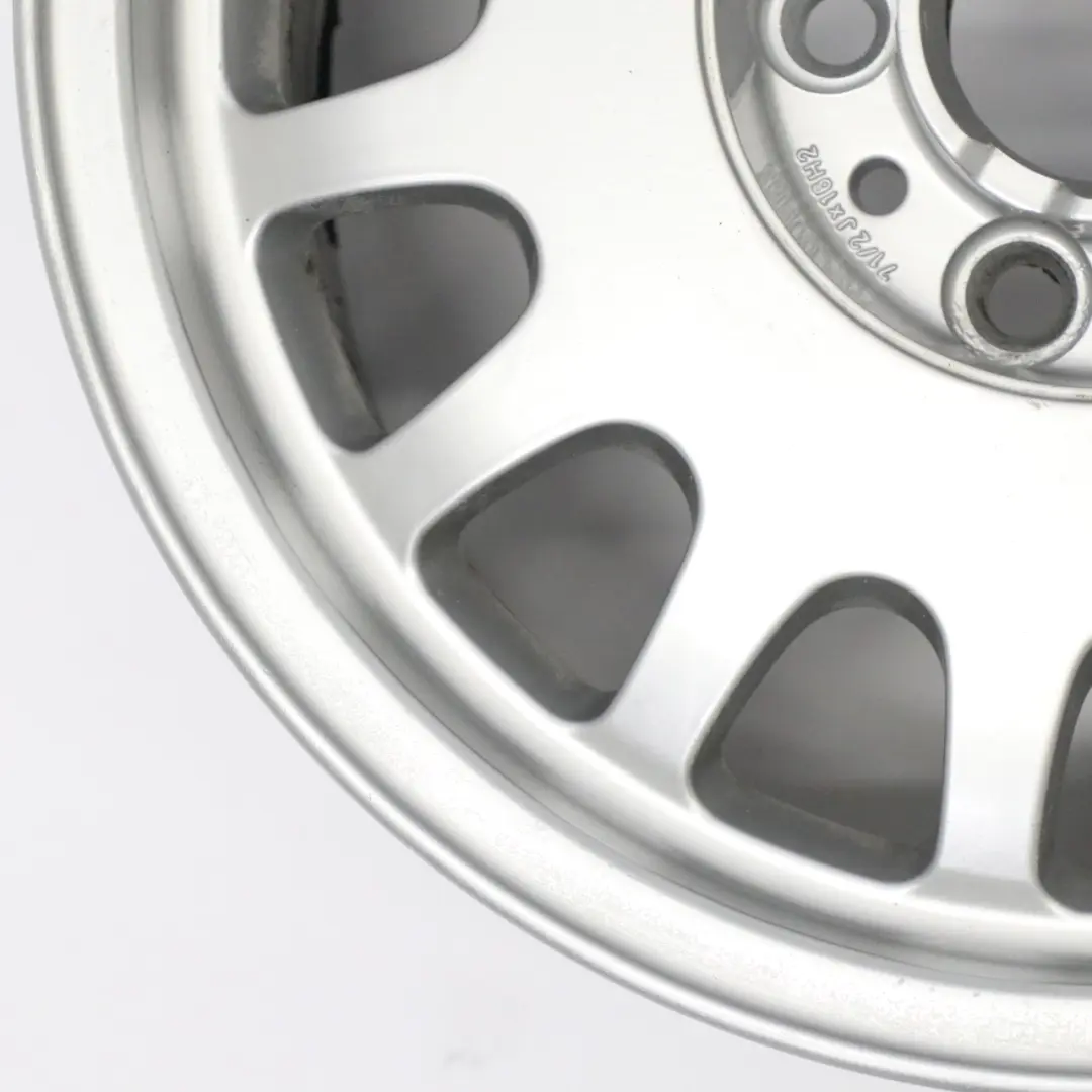Cerchio in lega argento 16" Styling 6 7.5J ET:20 per BMW E38 con numero di parte 1181840 BMW E38 Cerchio in lega argento 16" Styling 6 7.5J ET:20 - SKU 1181840-1 - Numero di parte 1181840