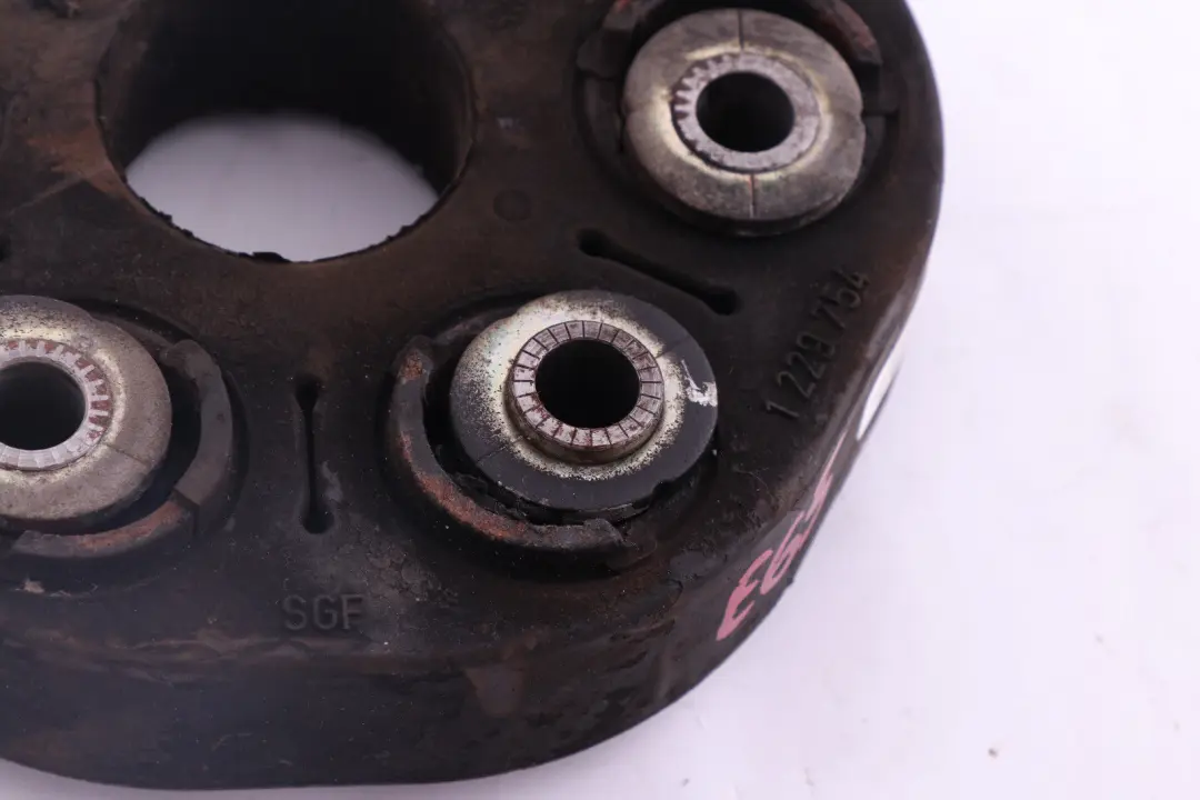 Łącznik Guma Wału Przegub do BMW E65 E66 E67 o numerze 1229754 BMW E65 E66 E67 Łącznik Guma Wału Przegub - SKU 1229754 - Numer Części 1229754