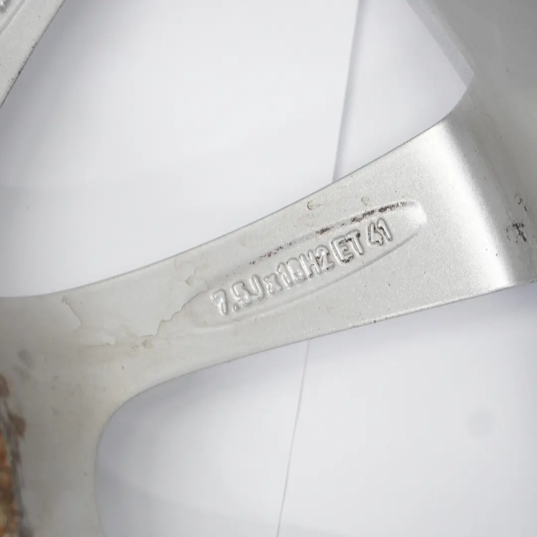 Silberne Leicht metall felge 18" ET:41 7.5J für Saab 9-3 mit Teilenummer 12763042 Saab 9-3 Silberne Leicht metall felge 18" ET:41 7.5J - SKU 12763042-2 - Teilenummer 12763042