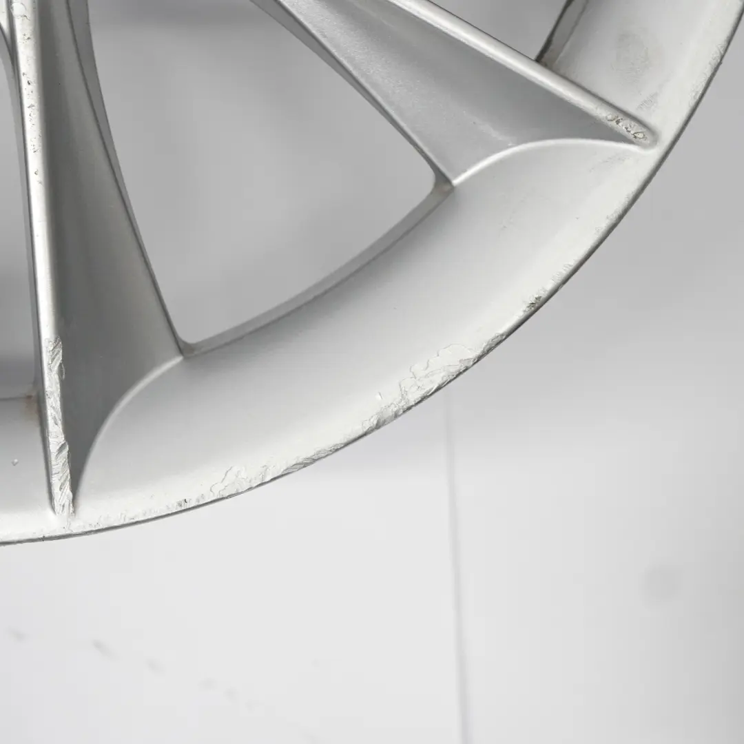 Jante argentée en alliage 18" ET:41 7.5J pour Saab 9-3 à propos du numéro de pièce 12763042 Saab 9-3 Jante argentée en alliage 18" ET:41 7.5J - SKU 12763042-2 - Numéro de pièce 12763042