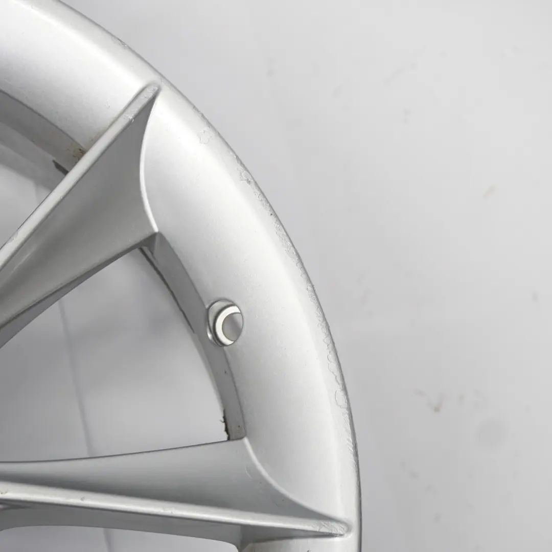 Jante argentée en alliage 18" ET:41 7.5J pour Saab 9-3 à propos du numéro de pièce 12763042 Saab 9-3 Jante argentée en alliage 18" ET:41 7.5J - SKU 12763042-2 - Numéro de pièce 12763042