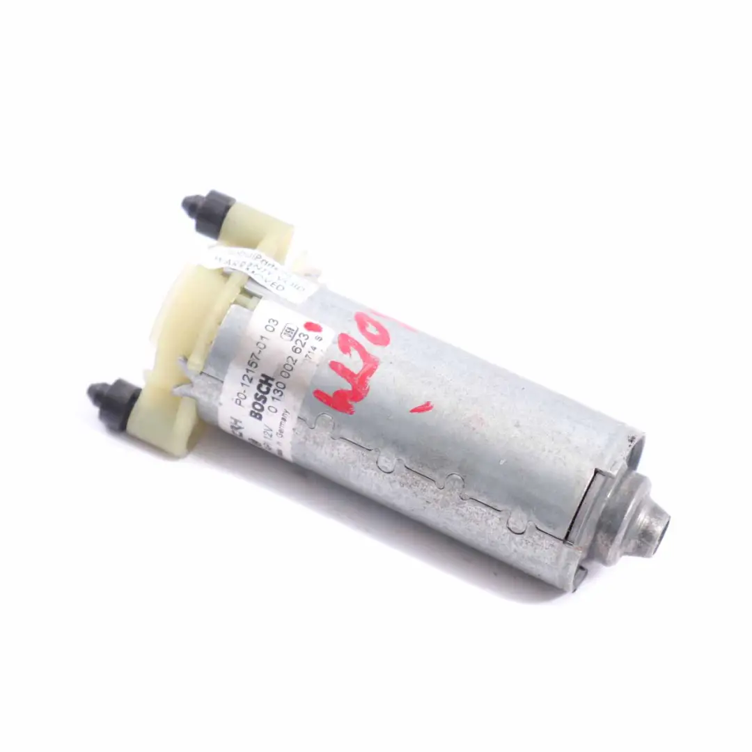 Attuatore motore regolatore sedile P0-12157-01 0 per Mercedes W204 con numero di parte 0130002623 Mercedes W204 Attuatore motore regolatore sedile P0-12157-01 0 - SKU 130002623 - Numero di parte 0130002623
