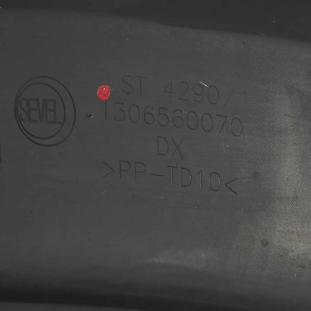 Parachoques Delantero Fiat Ducato Peugeot Boxer Tapa Esquina Derecha para con número de pieza 1306560070 Parachoques Delantero Fiat Ducato Peugeot Boxer Tapa Esquina Derecha - SKU 1306560070 - Número de pieza 1306560070