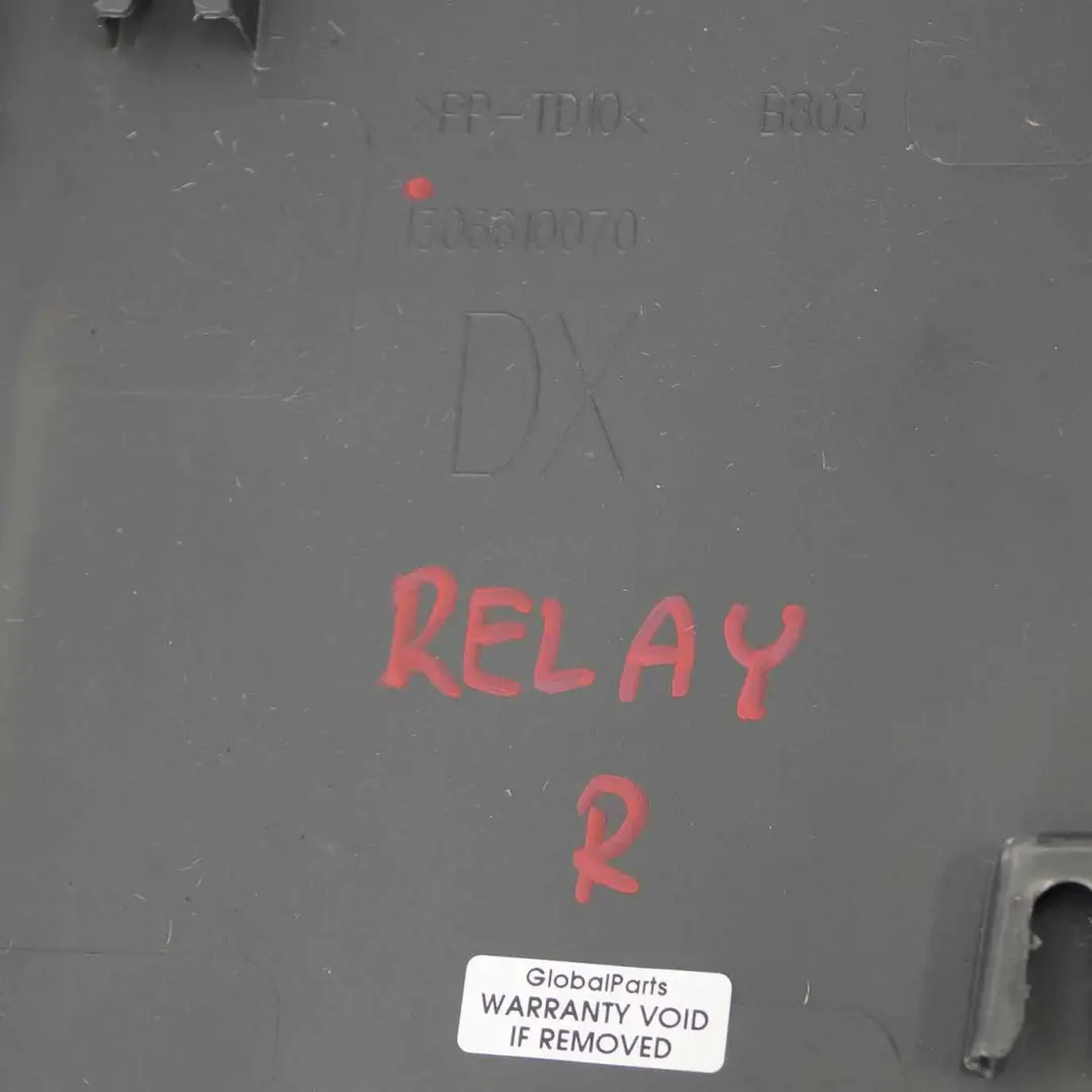 Embellecedor Carril Citroen Jumper Fiat Ducato Trasero Derecho Embellecedor para con número de pieza 1306610070 Embellecedor Carril Citroen Jumper Fiat Ducato Trasero Derecho Embellecedor - SKU 1306610070 - Número de pieza 1306610070