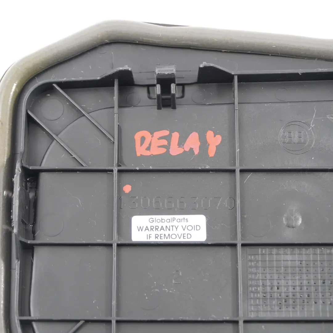 Tapa depósito combustible Tapón embellecedor para Peugeot Boxer Fiat Ducato con número de pieza 1306663070 Peugeot Boxer Fiat Ducato Tapa depósito combustible Tapón embellecedor - SKU 1306663070 - Número de pieza 1306663070