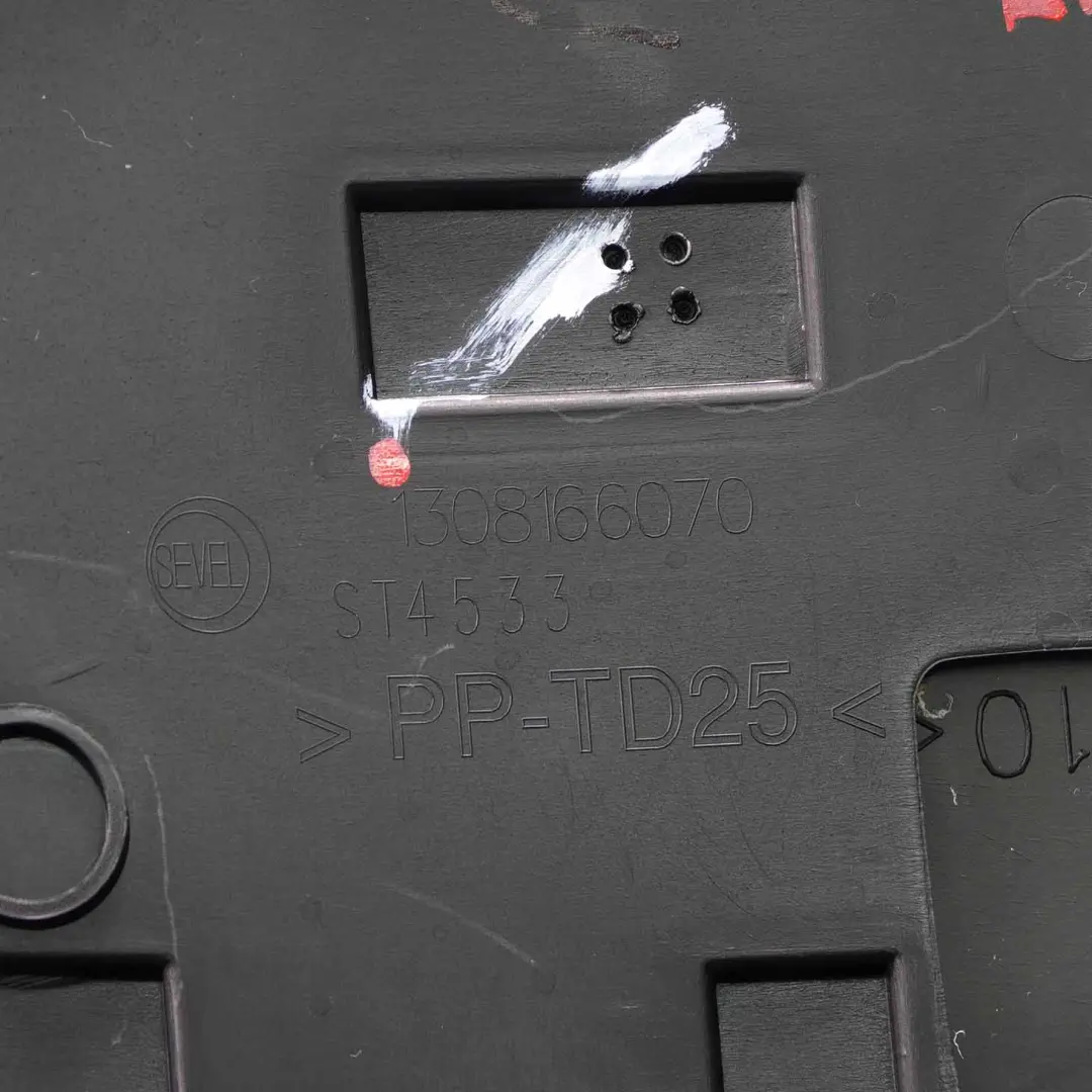 Couvercle compteur vitesse Fiat Ducato Peugeot Boxer Garniture bord pour à propos du numéro de pièce 1308166070 Couvercle compteur vitesse Fiat Ducato Peugeot Boxer Garniture bord - SKU 1308166070 - Numéro de pièce 1308166070