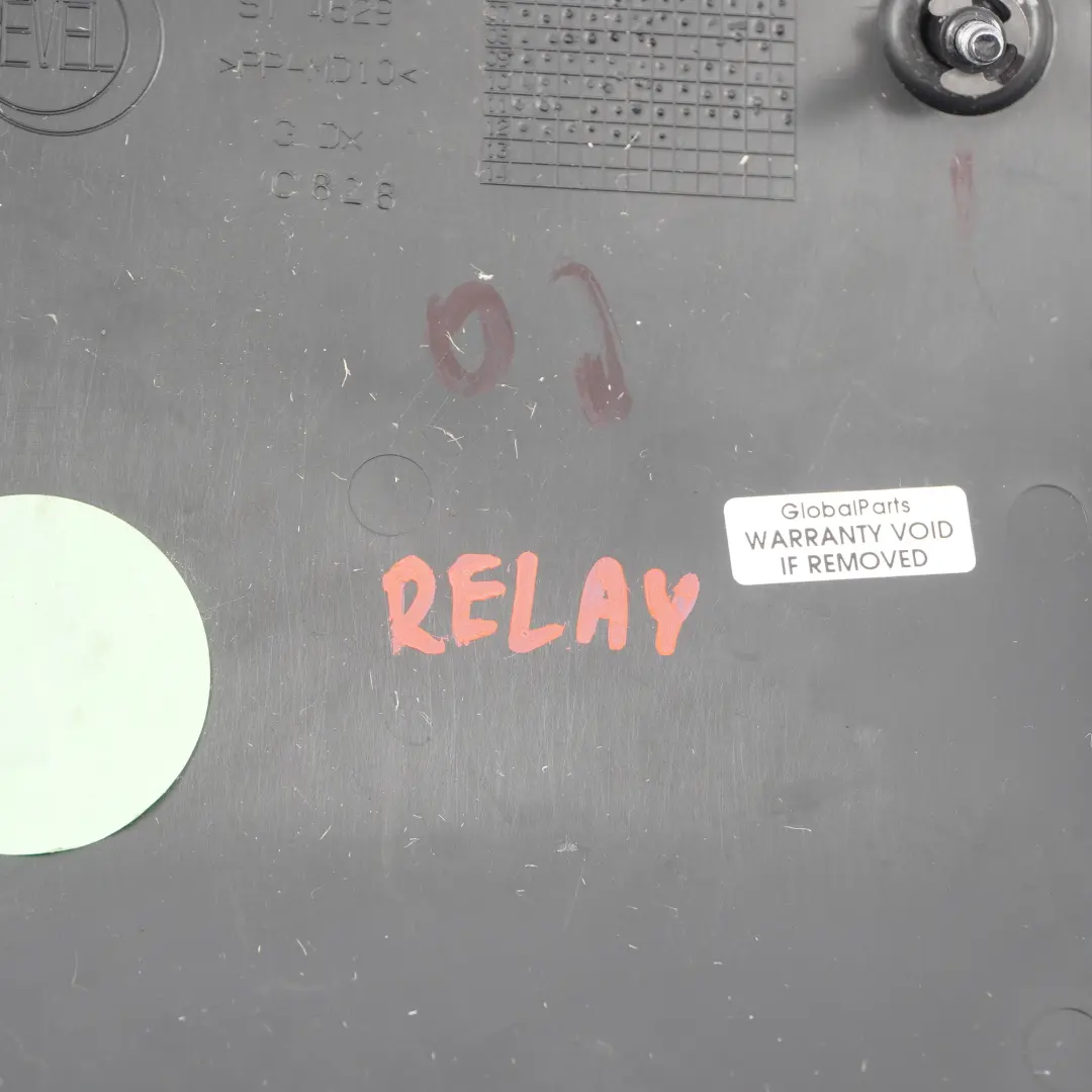 Couvercle boîtier électrique relais fusibles pour Fiat Ducato Peugeot Boxer à propos du numéro de pièce 1308204070 Fiat Ducato Peugeot Boxer Couvercle boîtier électrique relais fusibles - SKU 1308204070 - Numéro de pièce 1308204070