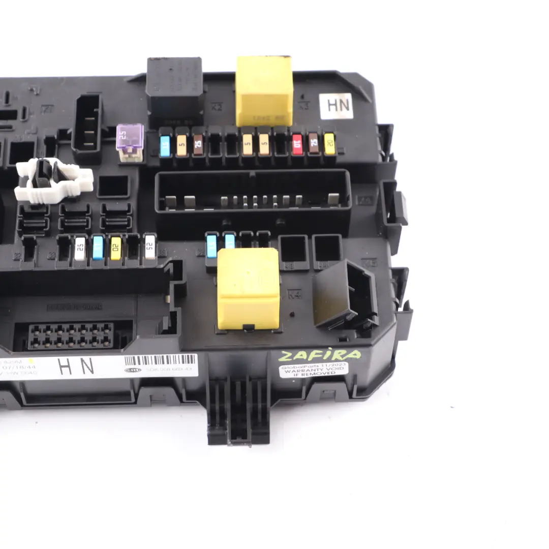 Fuse Box Relay Control Unit Module to Vauxhall Opel Zafira B with Part number 13220829M Vauxhall Opel Zafira B Fuse Box Relay Control Unit Module - SKU 13220829M - Part number 13220829M
