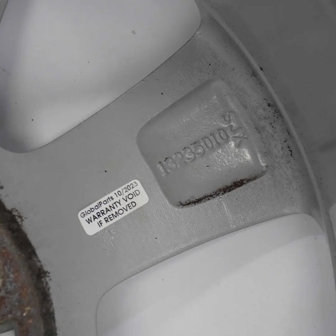 Llanta de aleación plateada Opel Insignia 1 17" ET:41 7J para con número de pieza 13235010 Llanta de aleación plateada Opel Insignia 1 17" ET:41 7J - SKU 13235010-1 - Número de pieza 13235010