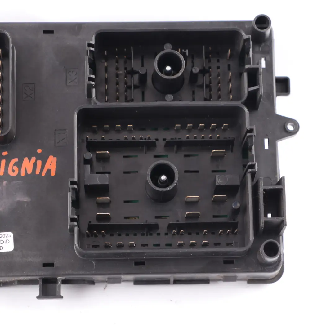 Fuse Box Front Body Control Module ECU BCM Unit to Vauxhall Insignia A with Part number 13275881 Vauxhall Insignia A Fuse Box Front Body Control Module ECU BCM Unit - SKU 13275881 - Part number 13275881