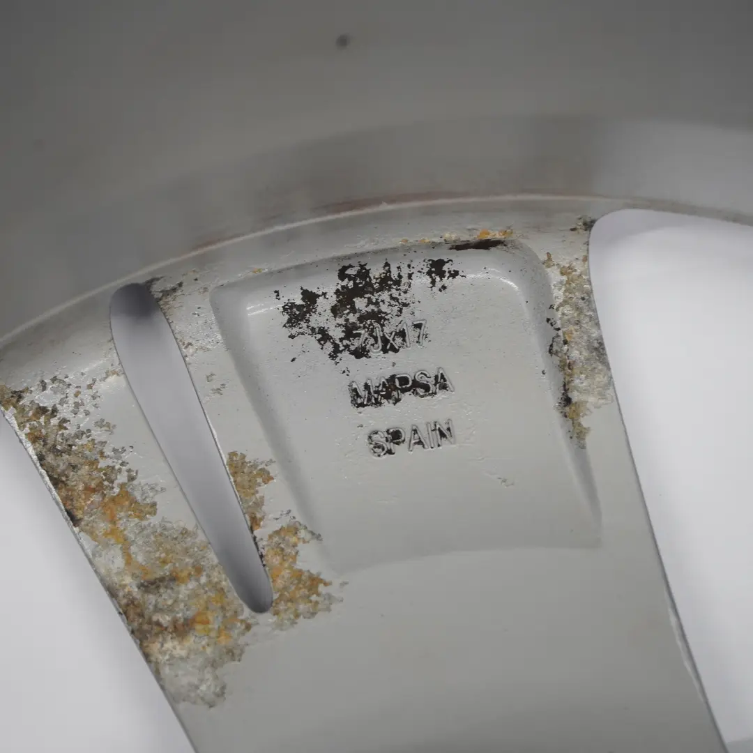 Llanta de aleación plateada 17" 7J ET:44 para Opel Zafira Astra con número de pieza 13367272 Opel Zafira Astra Llanta de aleación plateada 17" 7J ET:44 - SKU 13367272-1 - Número de pieza 13367272