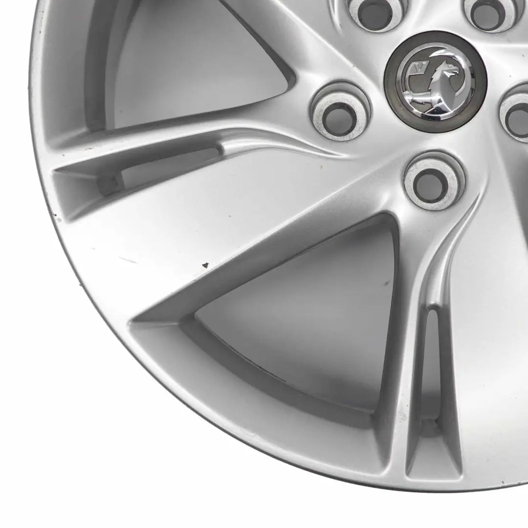 Llanta de aleación plateada 17" 7J ET:44 para Opel Zafira Astra con número de pieza 13367272 Opel Zafira Astra Llanta de aleación plateada 17" 7J ET:44 - SKU 13367272-1 - Número de pieza 13367272