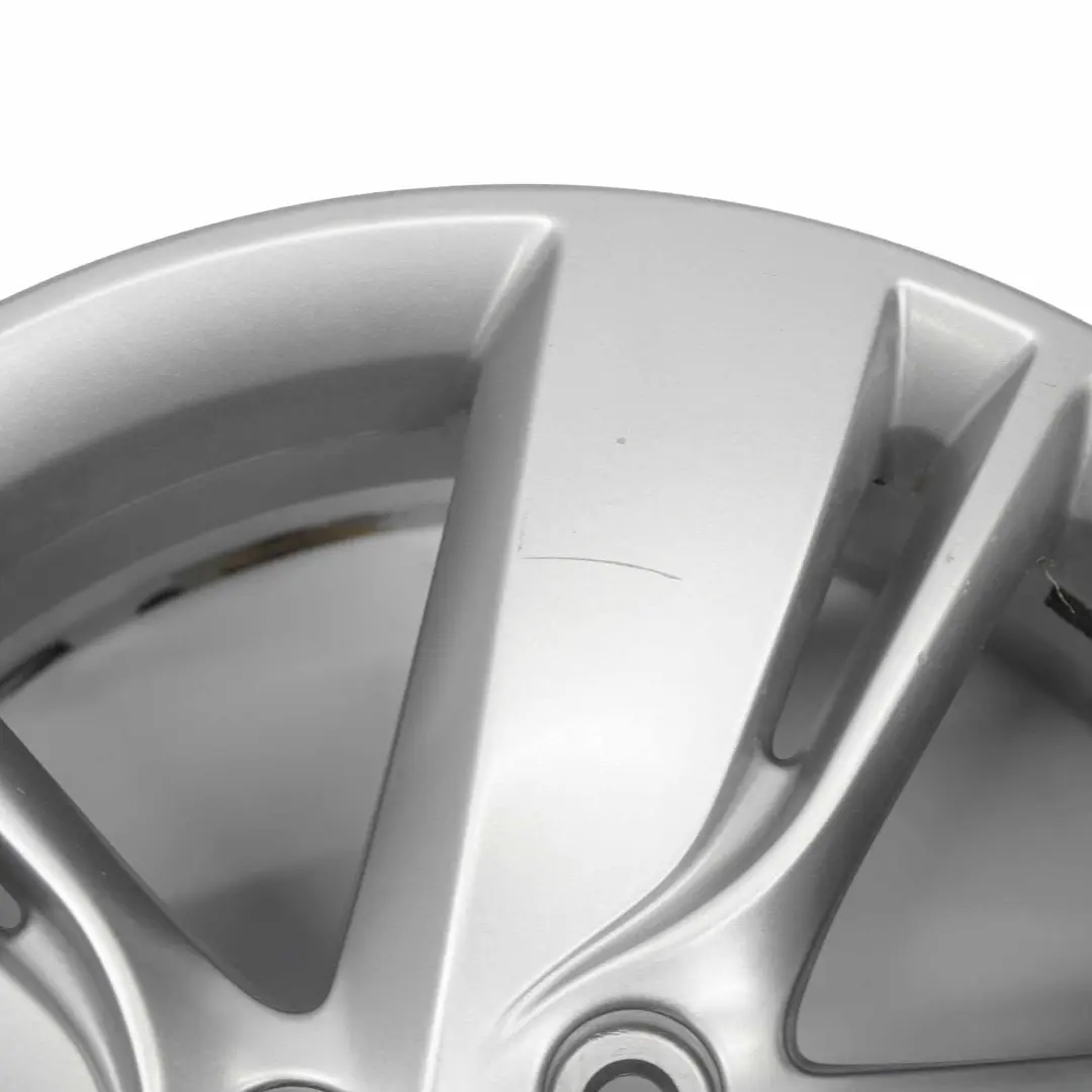 Llanta de aleación plateada 17" 7J ET:44 para Opel Zafira Astra con número de pieza 13367272 Opel Zafira Astra Llanta de aleación plateada 17" 7J ET:44 - SKU 13367272-1 - Número de pieza 13367272