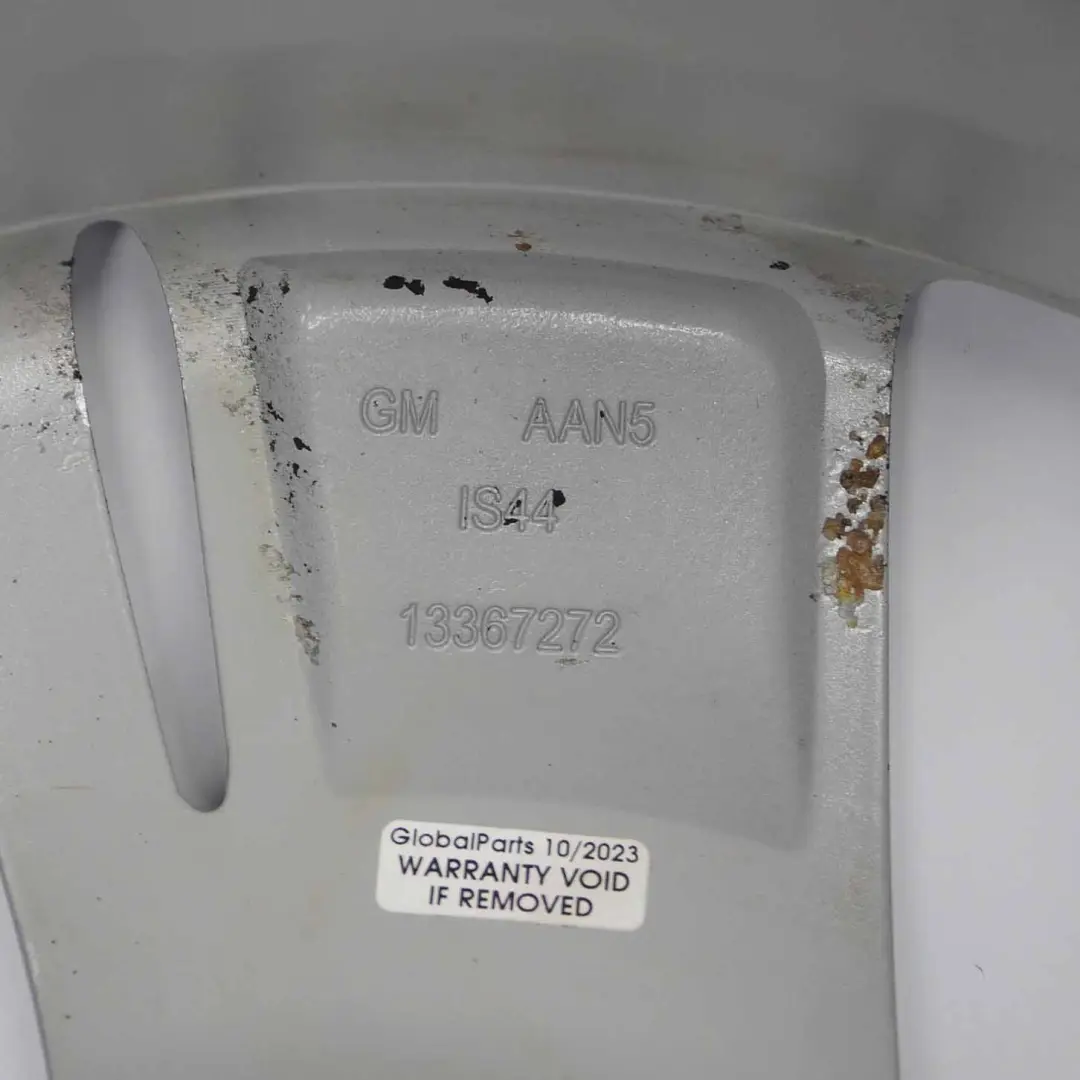 Jante Alliage 17" 7J ET:44 pour Opel Zafira Astra Silver à propos du numéro de pièce 13367272 Opel Zafira Astra Silver Jante Alliage 17" 7J ET:44 - SKU 13367272-2 - Numéro de pièce 13367272