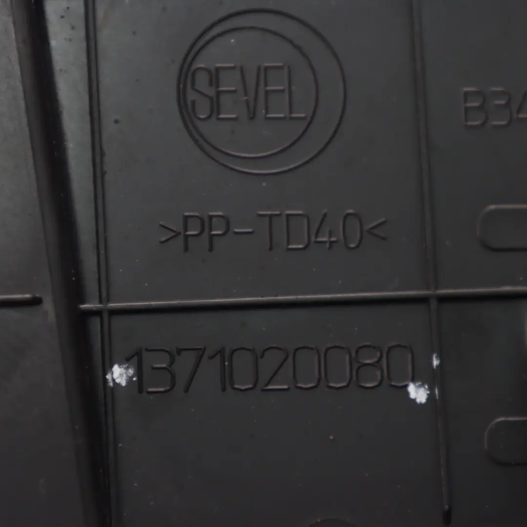 Coperchio della cinghia di distribuzione Diesel per Peugeot Boxer HDI con numero di parte 1371020080 Peugeot Boxer HDI Coperchio della cinghia di distribuzione Diesel - SKU 1371020080 - Numero di parte 1371020080