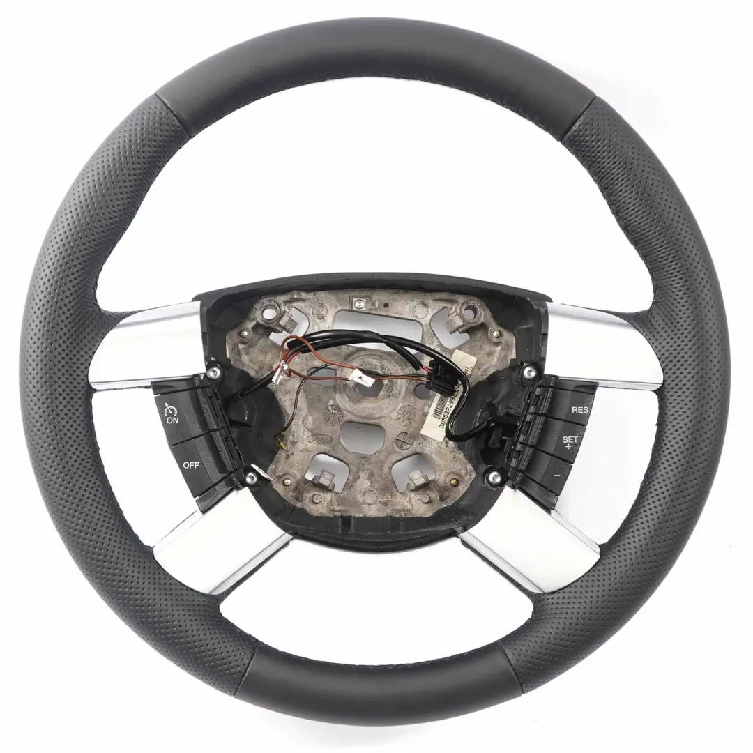 Volant cuir noir multifonction pour Ford Transit MK7 NEW à propos du numéro de pièce 1372294 Ford Transit MK7 NEW Volant cuir noir multifonction - SKU 1372294-1 - Numéro de pièce 1372294