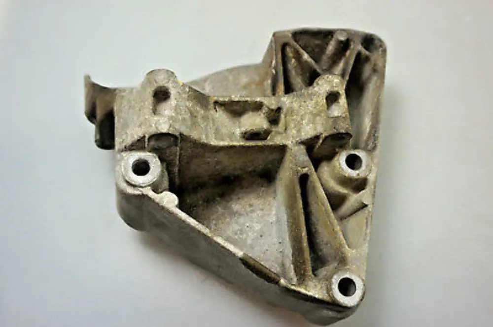BMW 3 5 7 Z3 Z4 X5 Reihe E38 E39 E46 E53 KLIMA KOMPRESSOR Stützkonsole - SKU 1432237 - Teilenummer 1432237